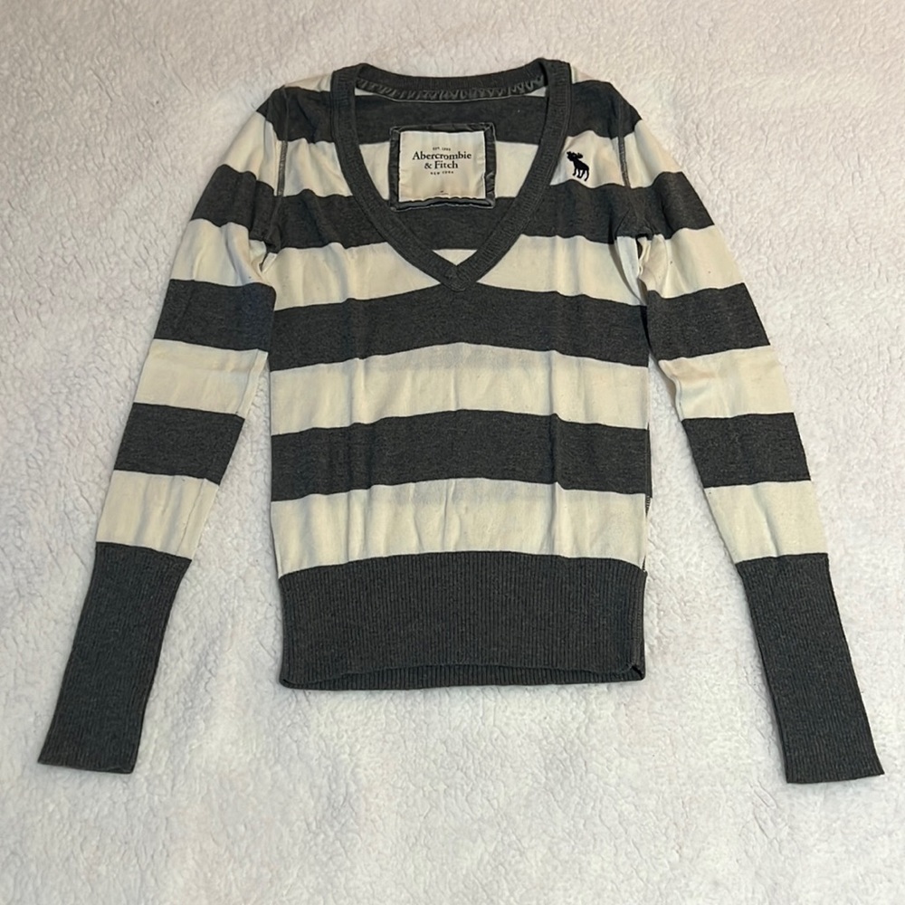 Abercrombie & Fitch sweater, grey and beige